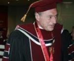 Dr. Eugenio Zaffaroni tras recibir reconocimiento Honoris Causa