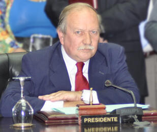 Dr. Luis María Cabral