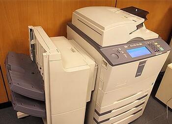 Instalaron nueva impresora en la Sala de Maquinas del CPACF 