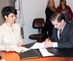La Consejera Gisela Candarle firma convenio