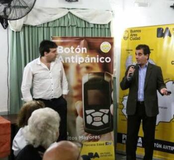 Entrega de botones antipanico FOTO: Leonardo Idoria Entrega de botones antipanico FOTO: Leonardo Idoria