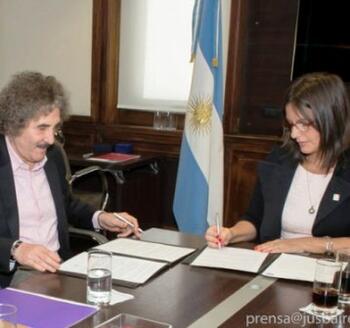 Firma de memorandum FOTO: CMCABA Firma de memorandum FOTO: CMCABA