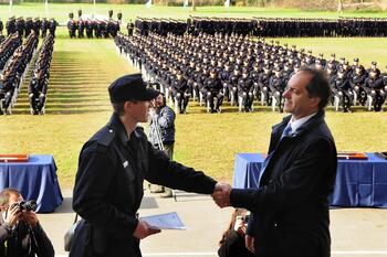 Daniel Scioli en ceremonia de egreso de cadetes policiales