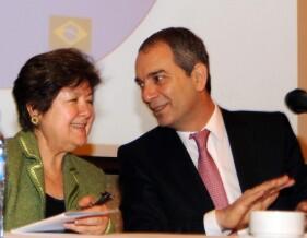 Embajadora Vilma Martínez y el Ministro Julio Alak