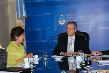La Embajadora Vilma Martinez visita al Ministro Julio Alak